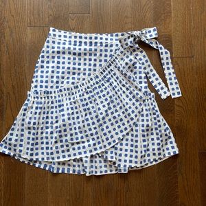SALE!!  Calling all preppies! Vineyard Vines gingham skirt, Excellent condition!